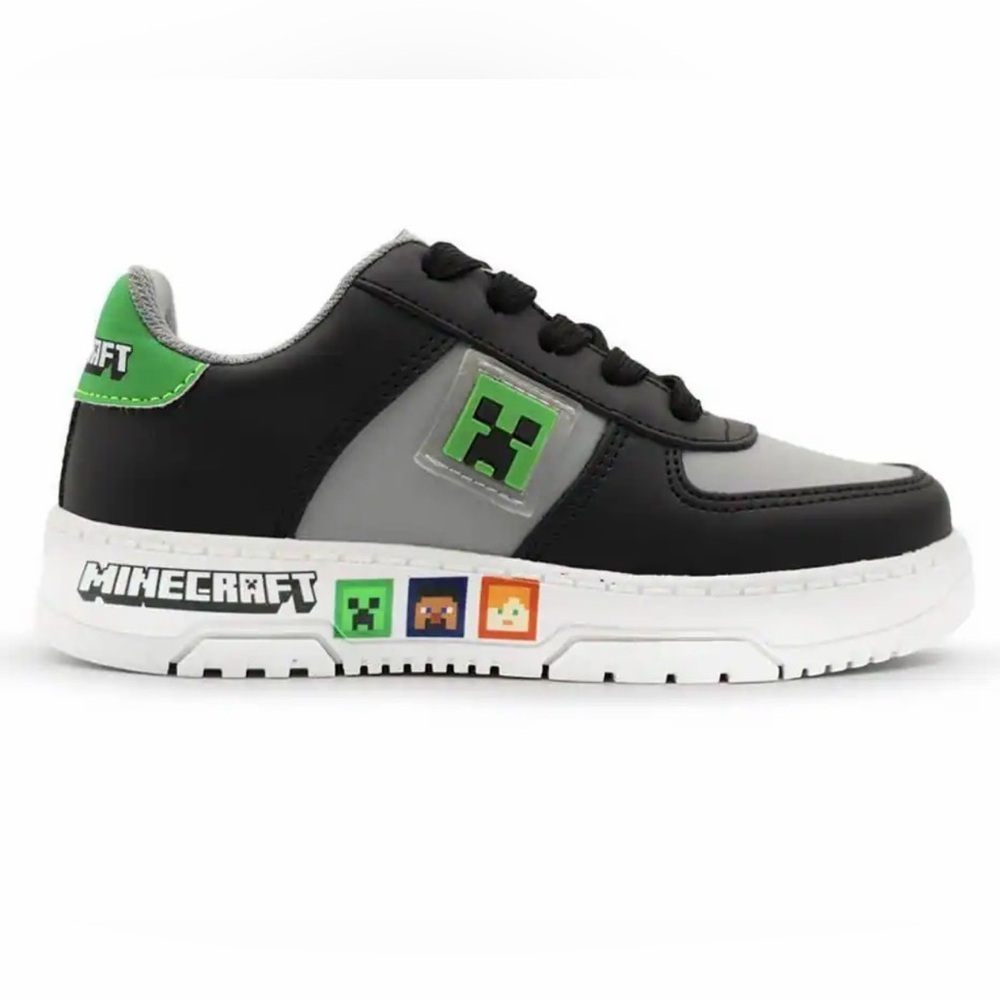 Minecraft kids shoes size 5 new with tags